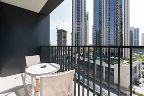 GLOBALSTAY. Creek Edge Tower Apartments