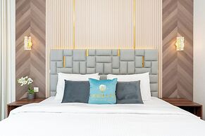 GLOBALSTAY. Creek Edge Tower Apartments