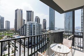 GLOBALSTAY. Creek Edge Tower Apartments