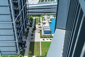 GLOBALSTAY. Creek Edge Tower Apartments