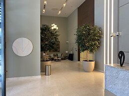 GLOBALSTAY. Creek Edge Tower Apartments