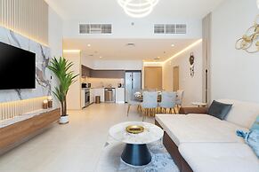 GLOBALSTAY. Creek Edge Tower Apartments