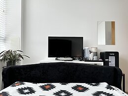 Condo Apartment With Workspace