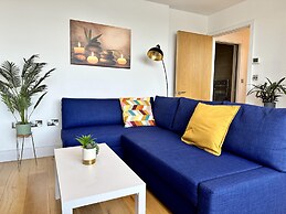 Condo Apartment With Workspace