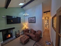 High Spec 1-bed Cottage in Staindrop, Darlington