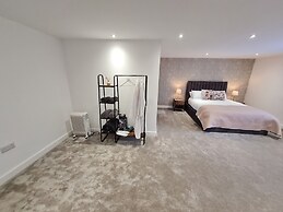 Central Guest Room - En-suite, Parking