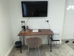 Central Guest Room - En-suite, Parking