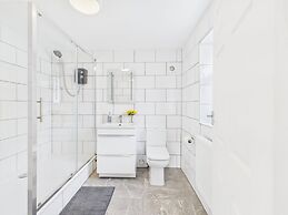 Central Guest Room - En-suite, Parking