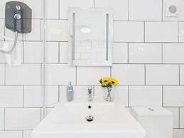 Central Guest Room - En-suite, Parking