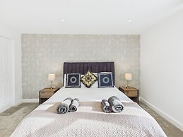 Central Guest Room - En-suite, Parking