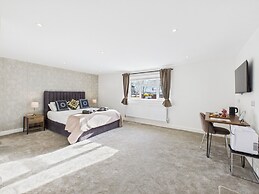Central Guest Room - En-suite, Parking