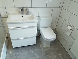Central Guest Room - En-suite, Parking