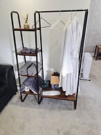Central Guest Room - En-suite, Parking