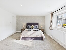 Central Guest Room - En-suite, Parking