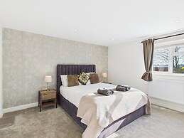 Central Guest Room - En-suite, Parking