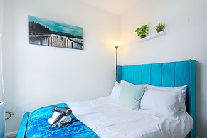 5 Bed House - Sleeps 10 - Parking - Wifi
