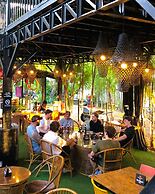 Cafe Moto Hostel
