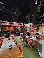 Cafe Moto Hostel