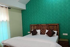 Oak Retreat Huts