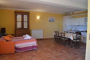Large Apartment With Shared Swimming Pool in Crete Senesi