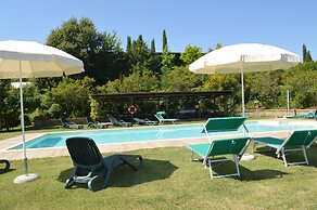 Large Apartment With Shared Swimming Pool in Crete Senesi