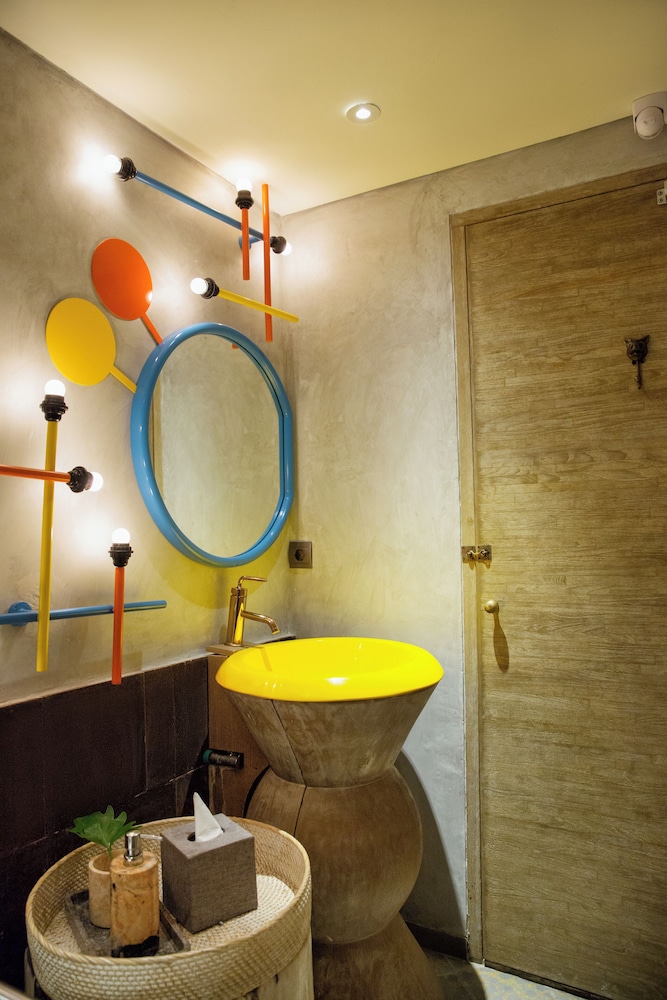 IKOSHAROLD Suites Seminyak