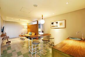 IKOSHAROLD Suites Seminyak
