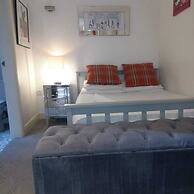 1 Bed Studio Sleeps 4 - Seaside, Dog Friendly
