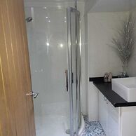 1 Bed Studio Sleeps 4 - Seaside, Dog Friendly
