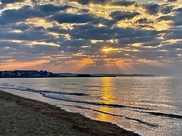 1 Bed Studio Sleeps 4 - Seaside, Dog Friendly