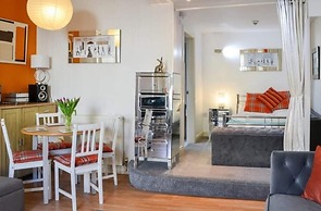 1 Bed Studio Sleeps 4 - Seaside, Dog Friendly