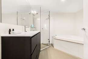 Apartment in Iconic Fingerwharf