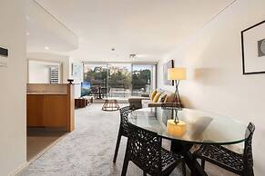 Apartment in Iconic Fingerwharf