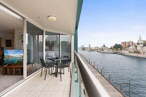 Apartment in Iconic Fingerwharf
