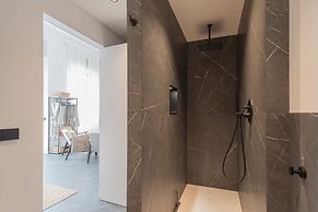 Piccola Como Lotus With 1 Bathrooms