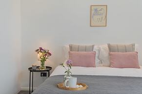 Piccola Como Lotus With 1 Bathrooms