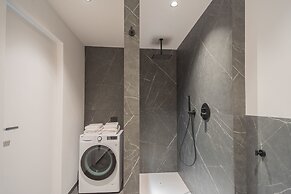 Piccola Como Lotus With 1 Bathrooms