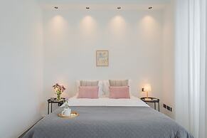 Piccola Como Lotus With 1 Bathrooms