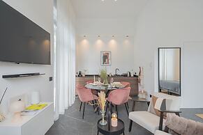 Piccola Como Lotus With 1 Bathrooms