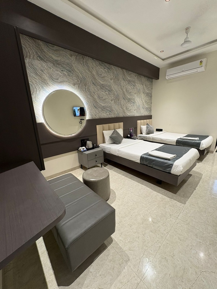 Hotel Govind Regency