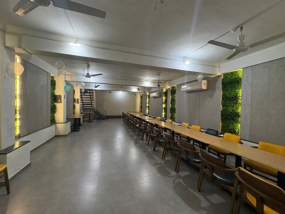Hotel Govind Regency