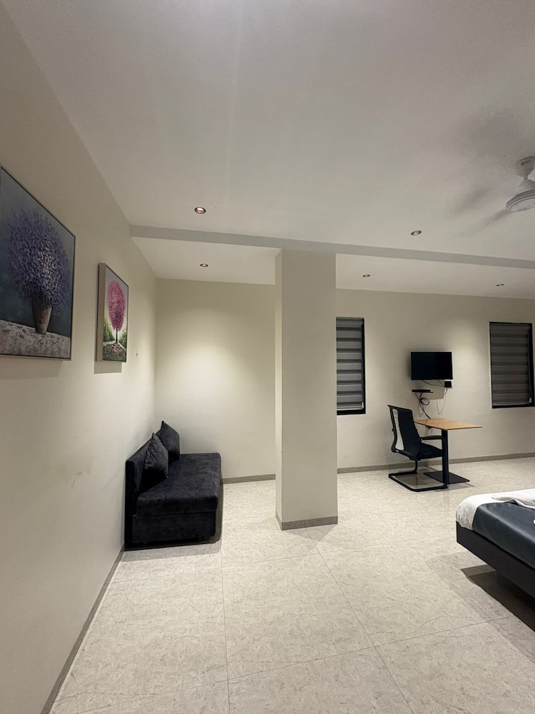Hotel Govind Regency