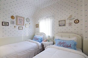 KITSCH HOTEL