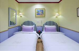 KITSCH HOTEL