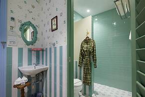 KITSCH HOTEL
