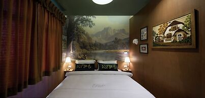 KITSCH HOTEL