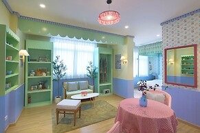 KITSCH HOTEL