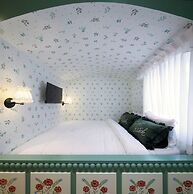KITSCH HOTEL