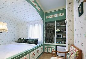 KITSCH HOTEL