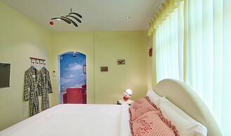 KITSCH HOTEL
